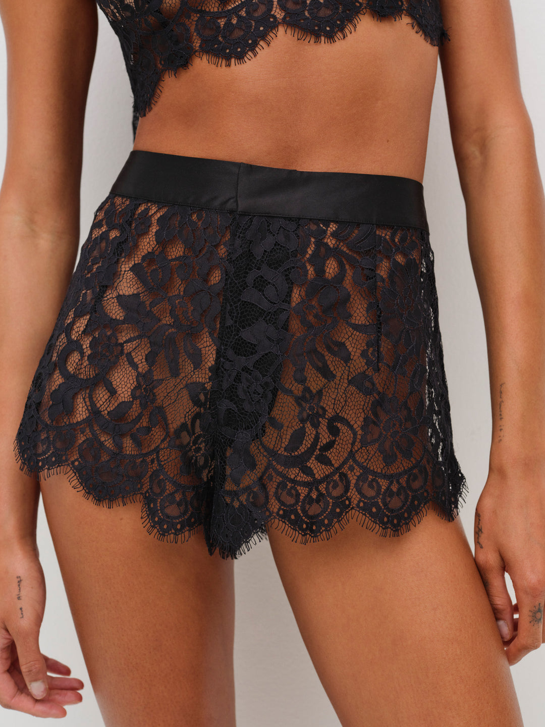 Zeta Lace Short