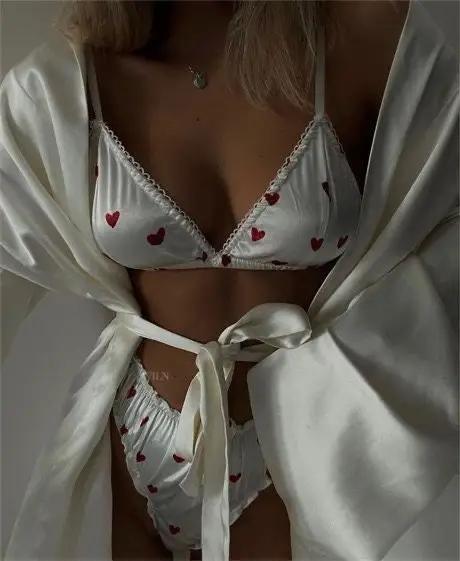 DEMURE Set